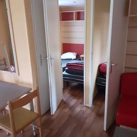 Mobile 12 De Bairon אתר קמפינג