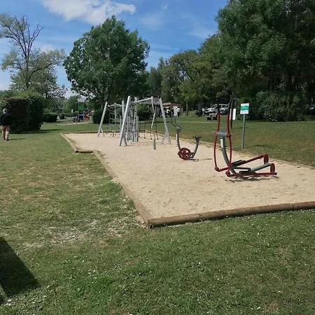 Mobile 12 De Bairon אתר קמפינג *